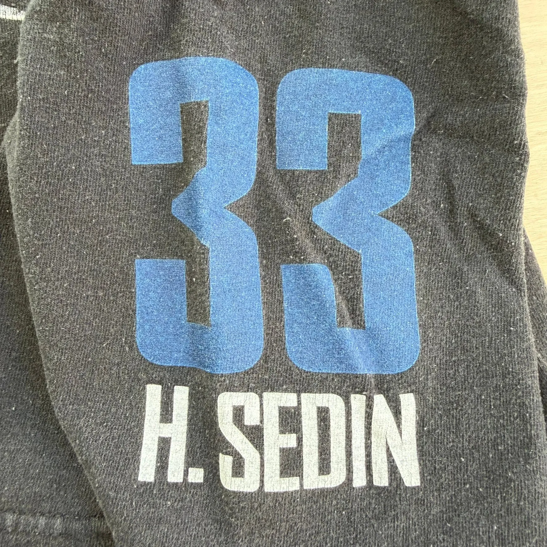 J- '11 Vancouver Canucks NHL Henrik Sedin Picture Tee - XL sold by HG Vintage product image thumbnail 3
