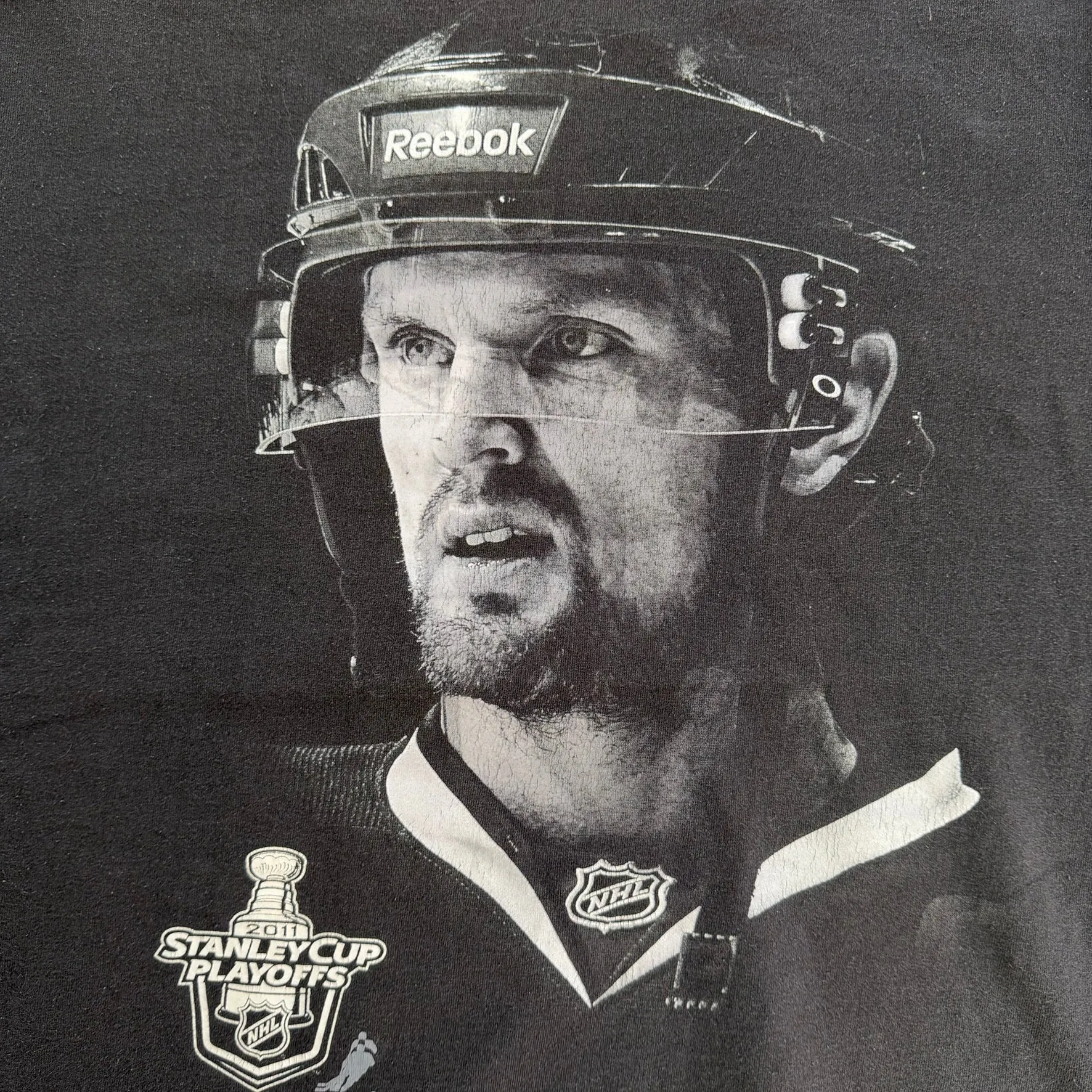 J- '11 Vancouver Canucks NHL Henrik Sedin Picture Tee - XL sold by HG Vintage product image thumbnail 2