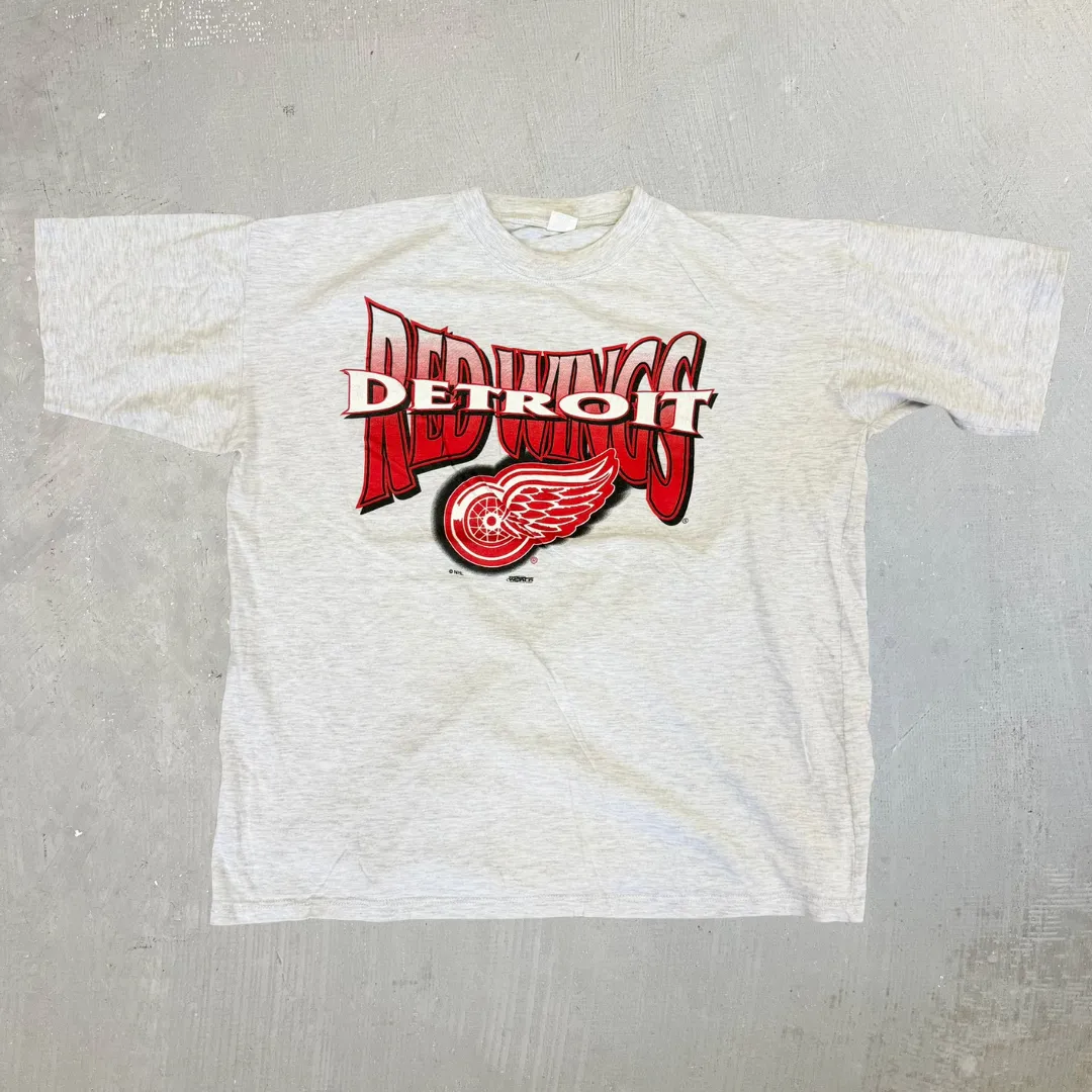 J- Vintage Detroit Red Wings NHL Logo & Text Graphic Tee - XL sold by HG Vintage