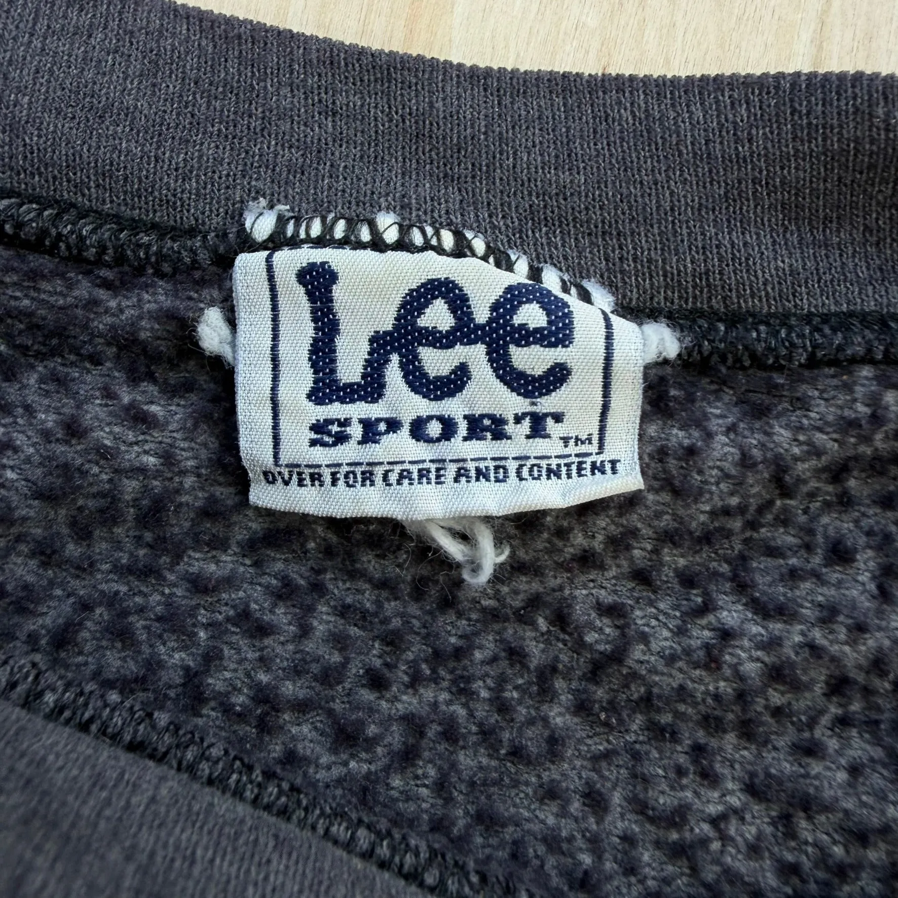 J- Vintage Nashville Predators NHL Lee Embroidered Logo Crewneck - XL sold by HG Vintage product image thumbnail 3