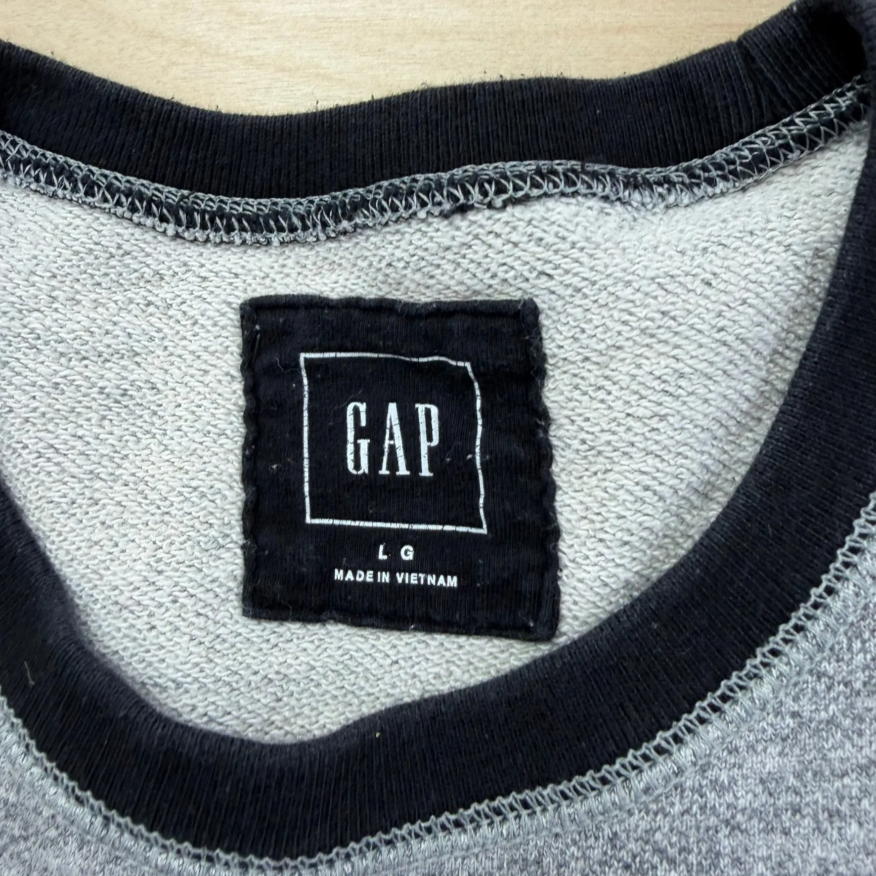 J- Vintage GAP Two-Tone Blank Crewneck - L sold by HG Vintage product image thumbnail 3