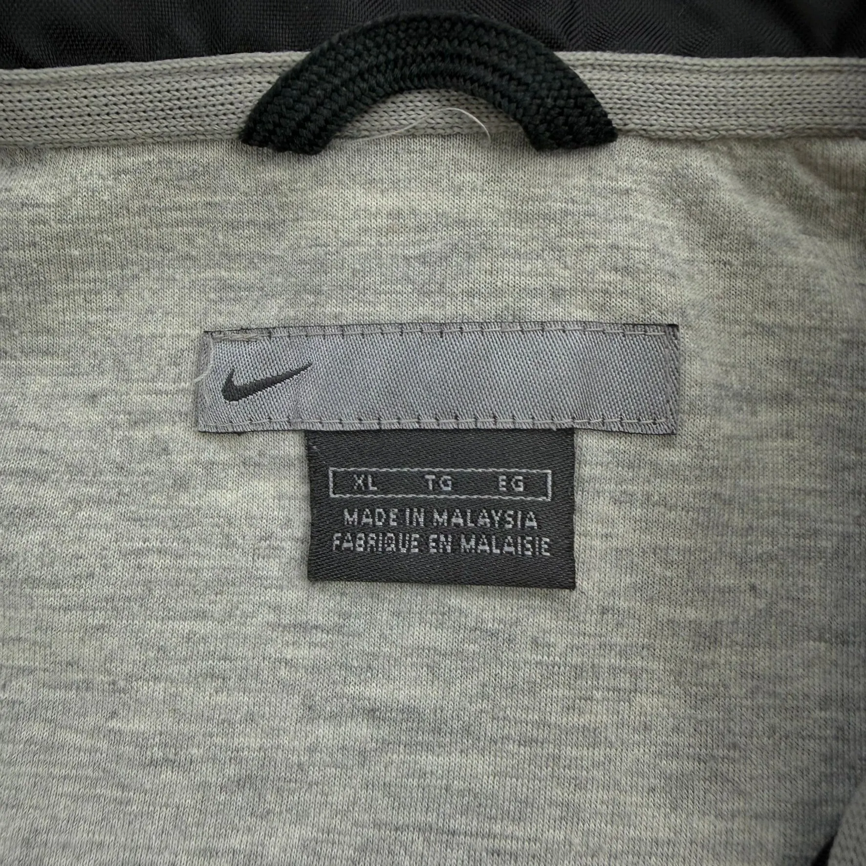 J- Vintage Nike Embroidered Swoosh Black/White Lightweight Zip Up Jacket - XL sold by HG Vintage product image thumbnail 3