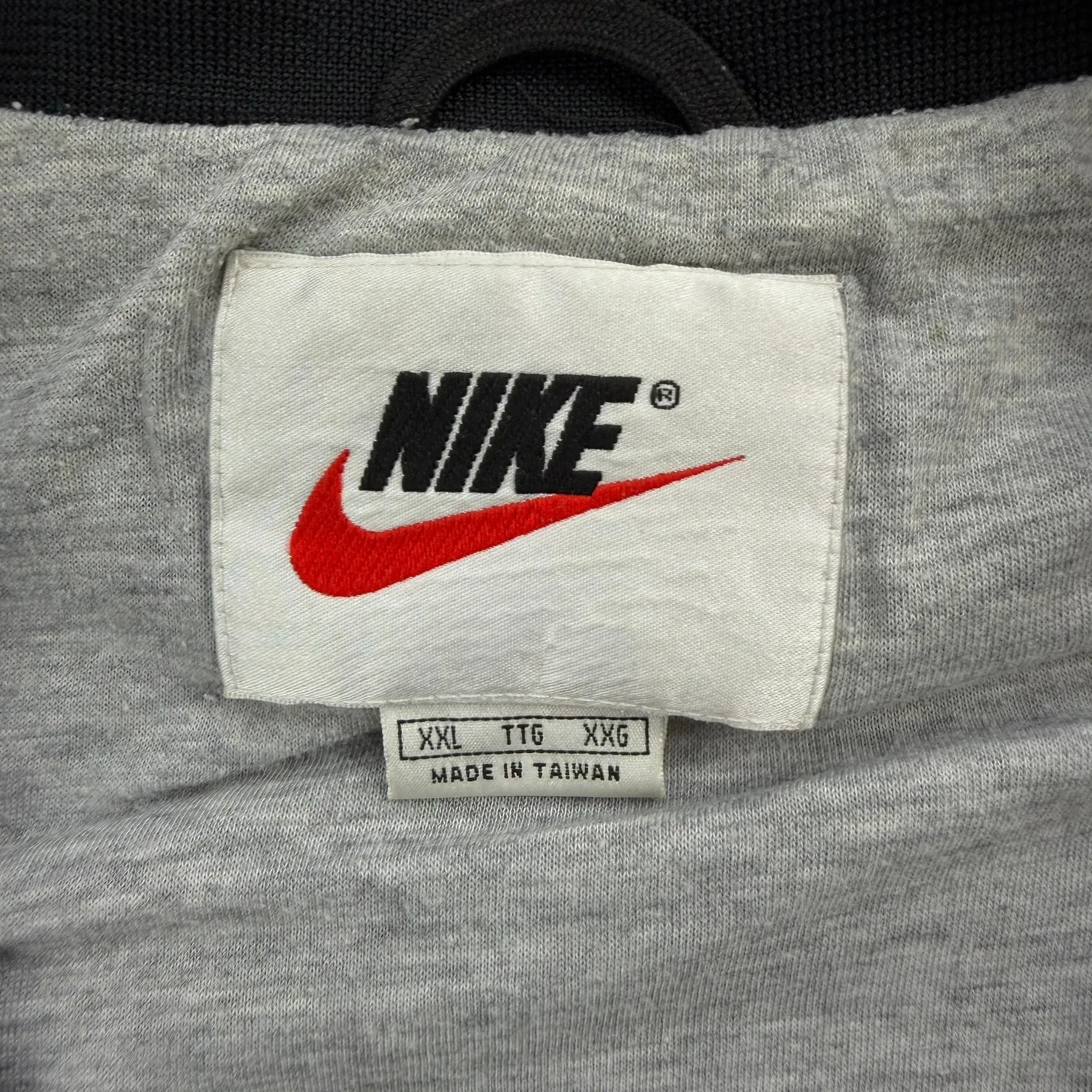 J- Vintage Nike 90s Embroidered Swoosh Black Lightweight Hooded Jacket - 2XL sold by HG Vintage product image thumbnail 5