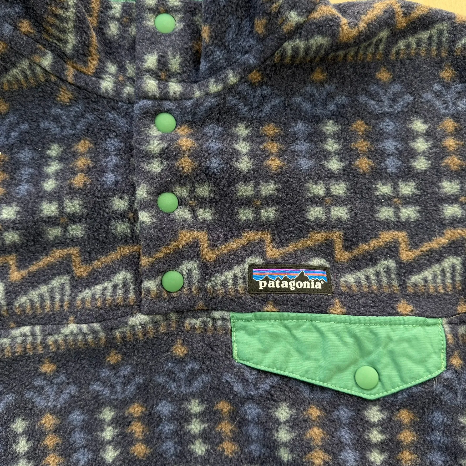 J- Patagonia Synchilla Navy/Green Patterned Polar Fleece - S sold by HG Vintage product image thumbnail 2