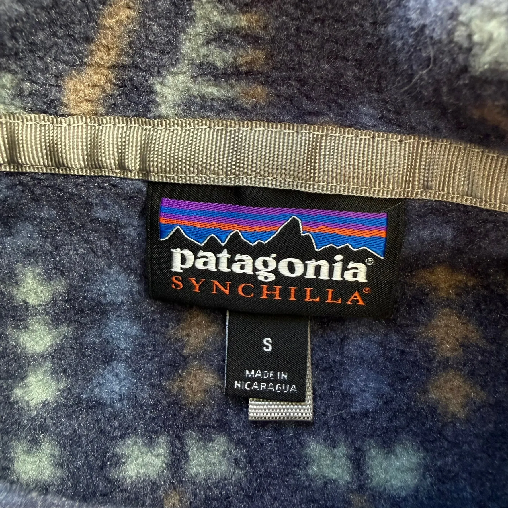 J- Patagonia Synchilla Navy/Green Patterned Polar Fleece - S sold by HG Vintage product image thumbnail 3