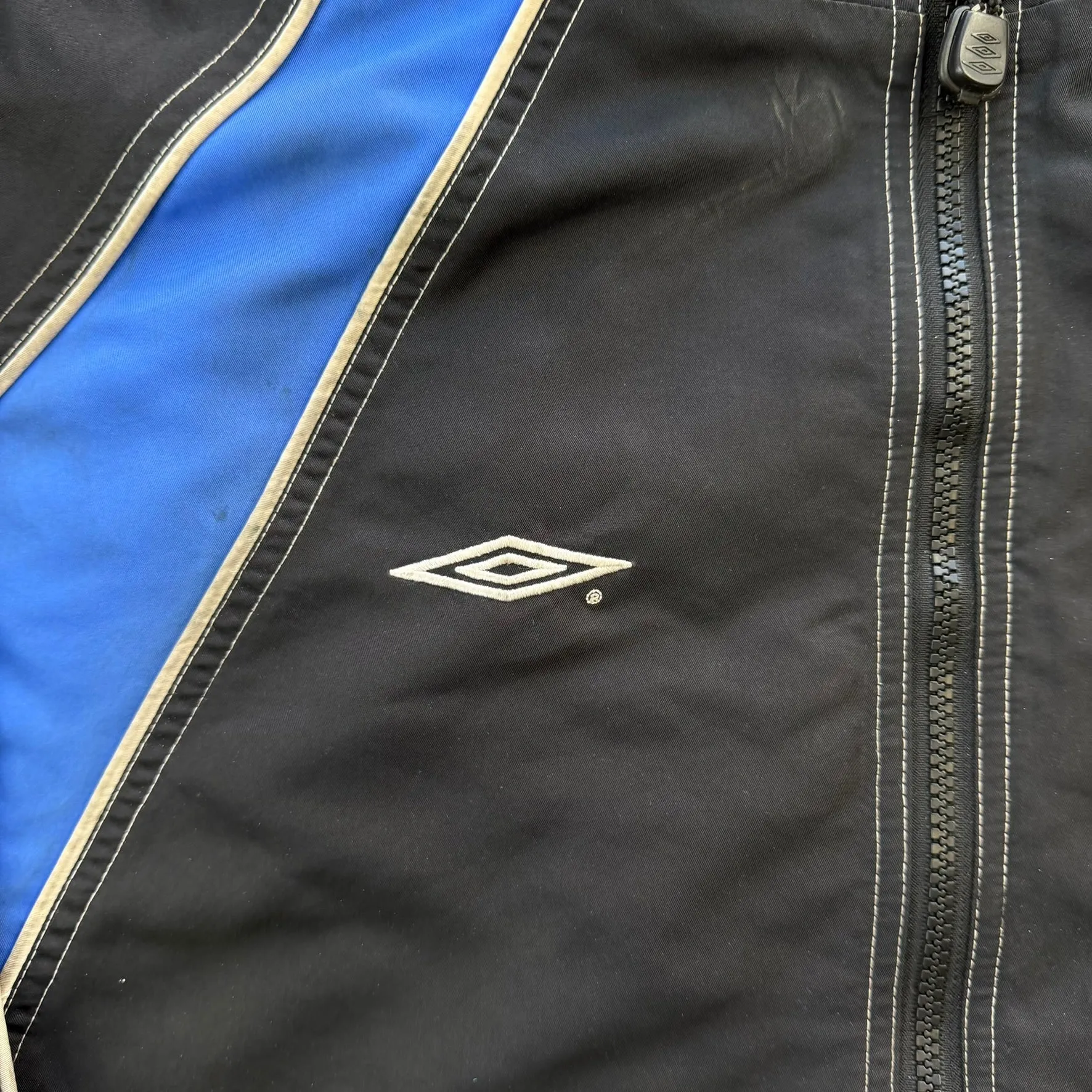 J- Vintage Umbro Black/Blue Zip Up Lightweight Jacket - M sold by HG Vintage product image thumbnail 2