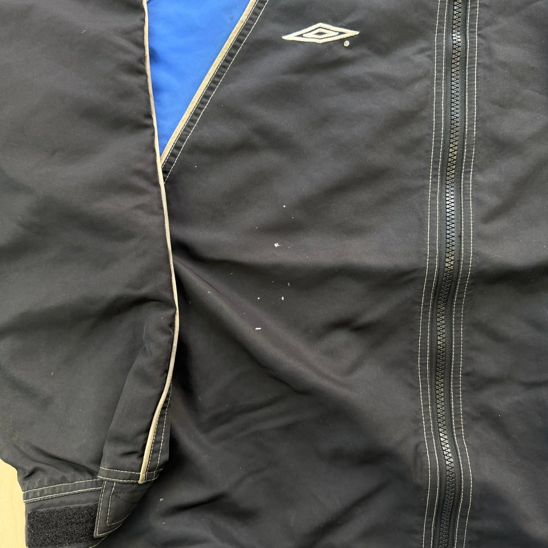 J- Vintage Umbro Black/Blue Zip Up Lightweight Jacket - M sold by HG Vintage product image thumbnail 3