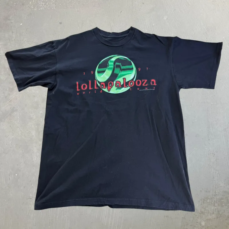 J- Vintage '97 Lollapalooza World Tour Graphic & Text Tee - XL made by HG Vintage