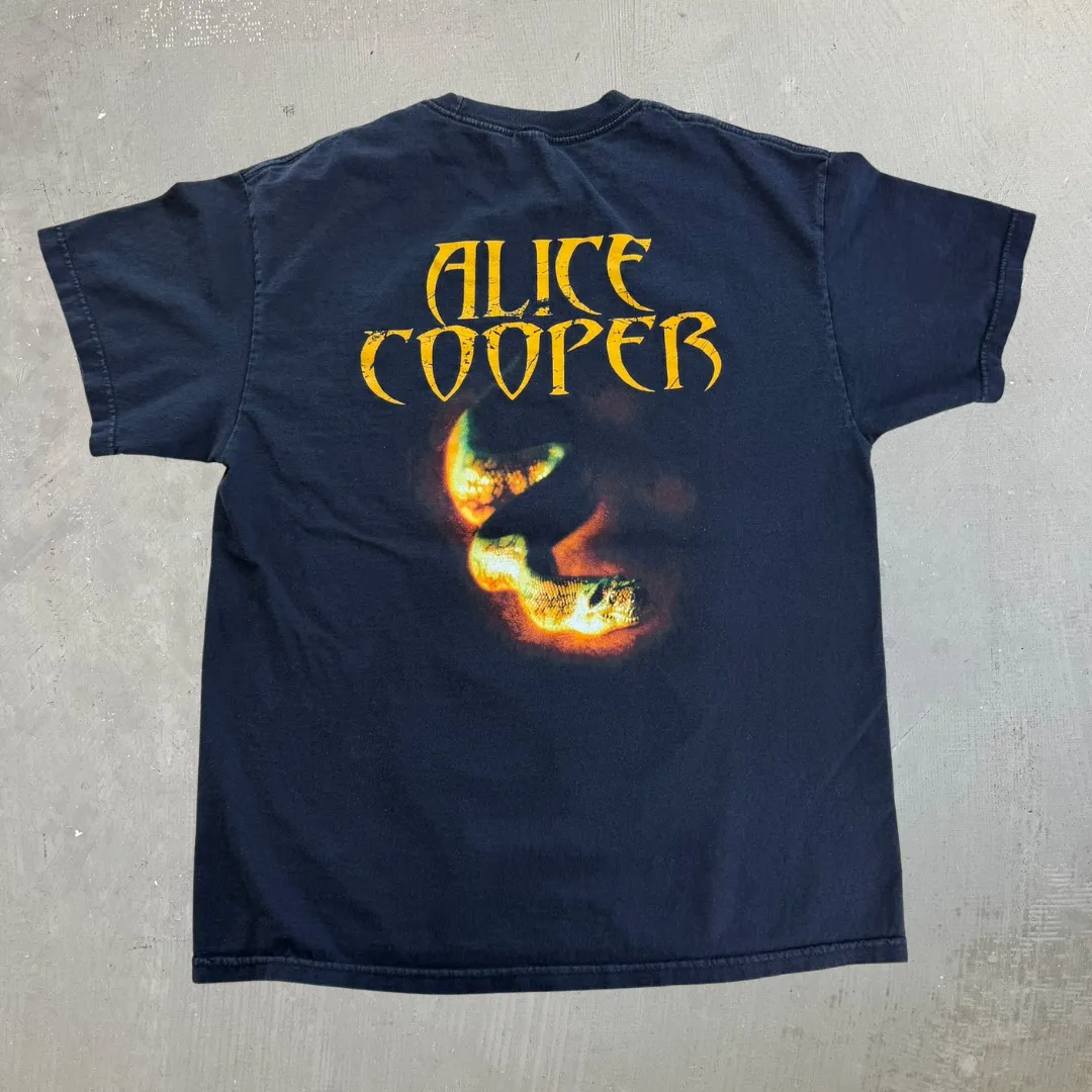 J- Vintage '04 Alice Cooper Picture & Text Graphic Tee - L sold by HG Vintage product image thumbnail 4