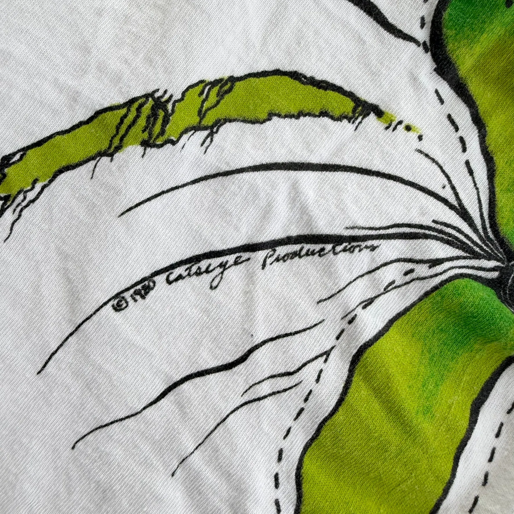 J- Vintage '80 Marvel Comics The Hulk Ripped Graphic Made In USA Single Stitch Tee - XL sold by HG Vintage product image thumbnail 3