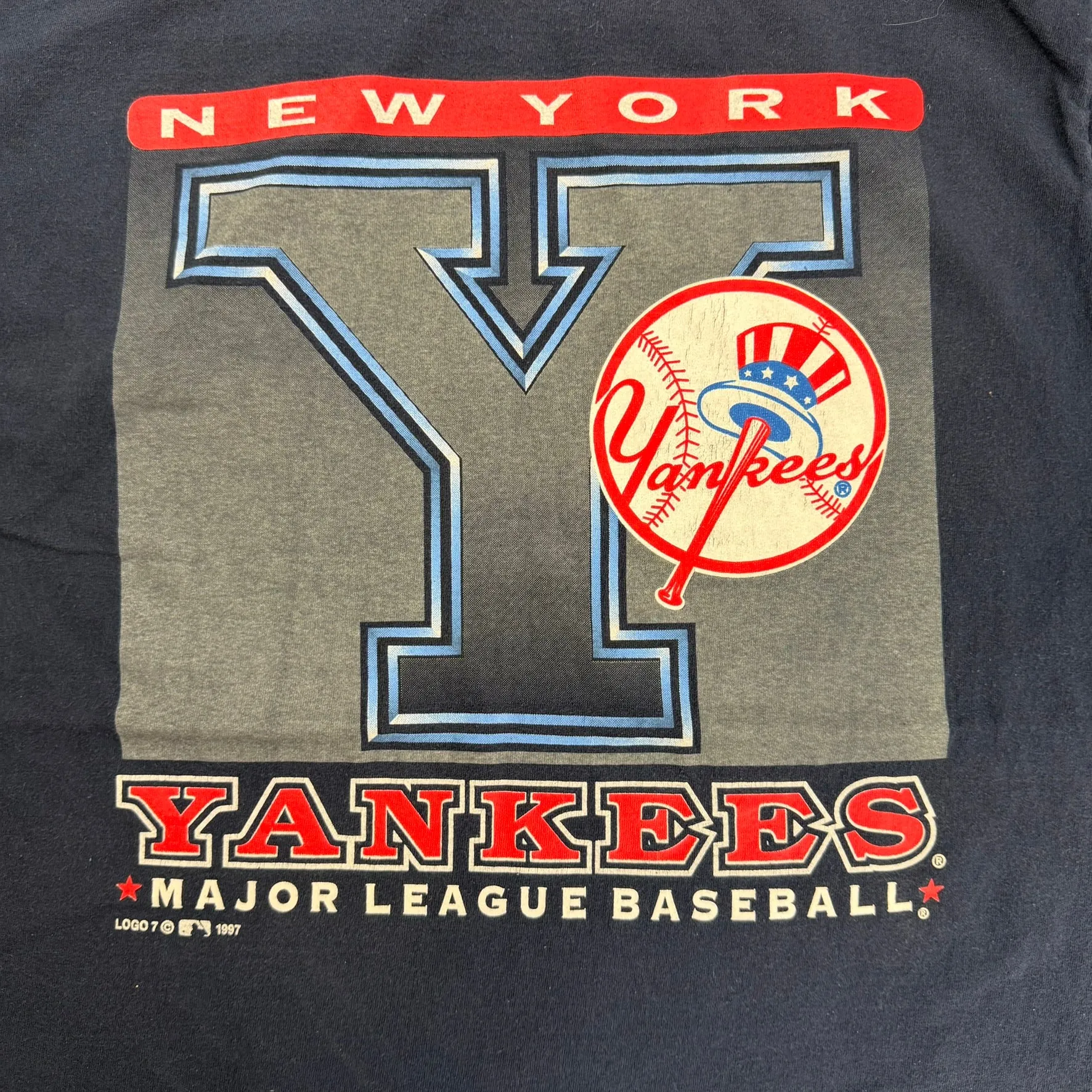 J- Vintage '97 New York Yankees MLB Logo 7 Graphic Tee - XL sold by HG Vintage product image thumbnail 2