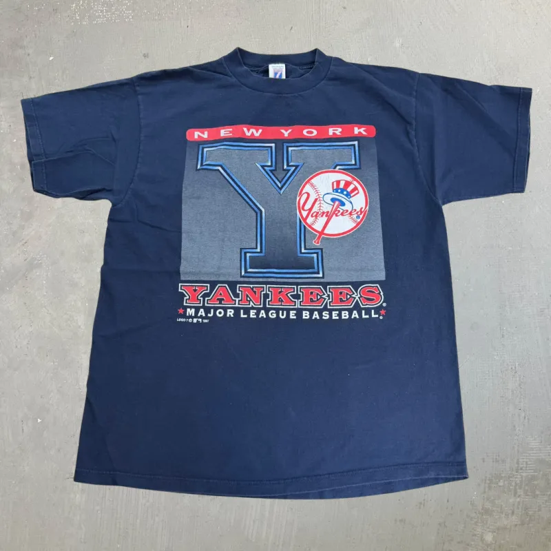 J- Vintage '97 New York Yankees MLB Logo 7 Graphic Tee - XL made by HG Vintage