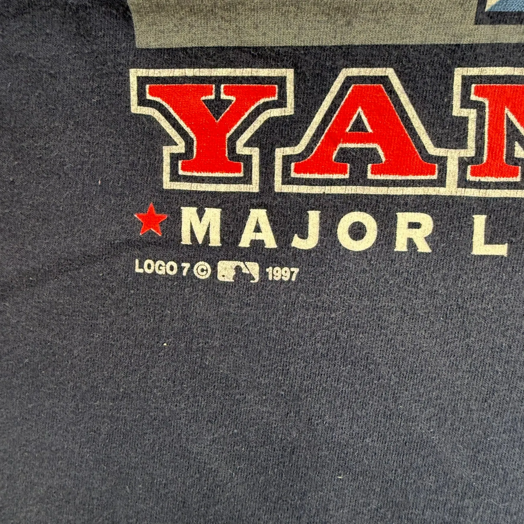 J- Vintage '97 New York Yankees MLB Logo 7 Graphic Tee - XL sold by HG Vintage product image thumbnail 3