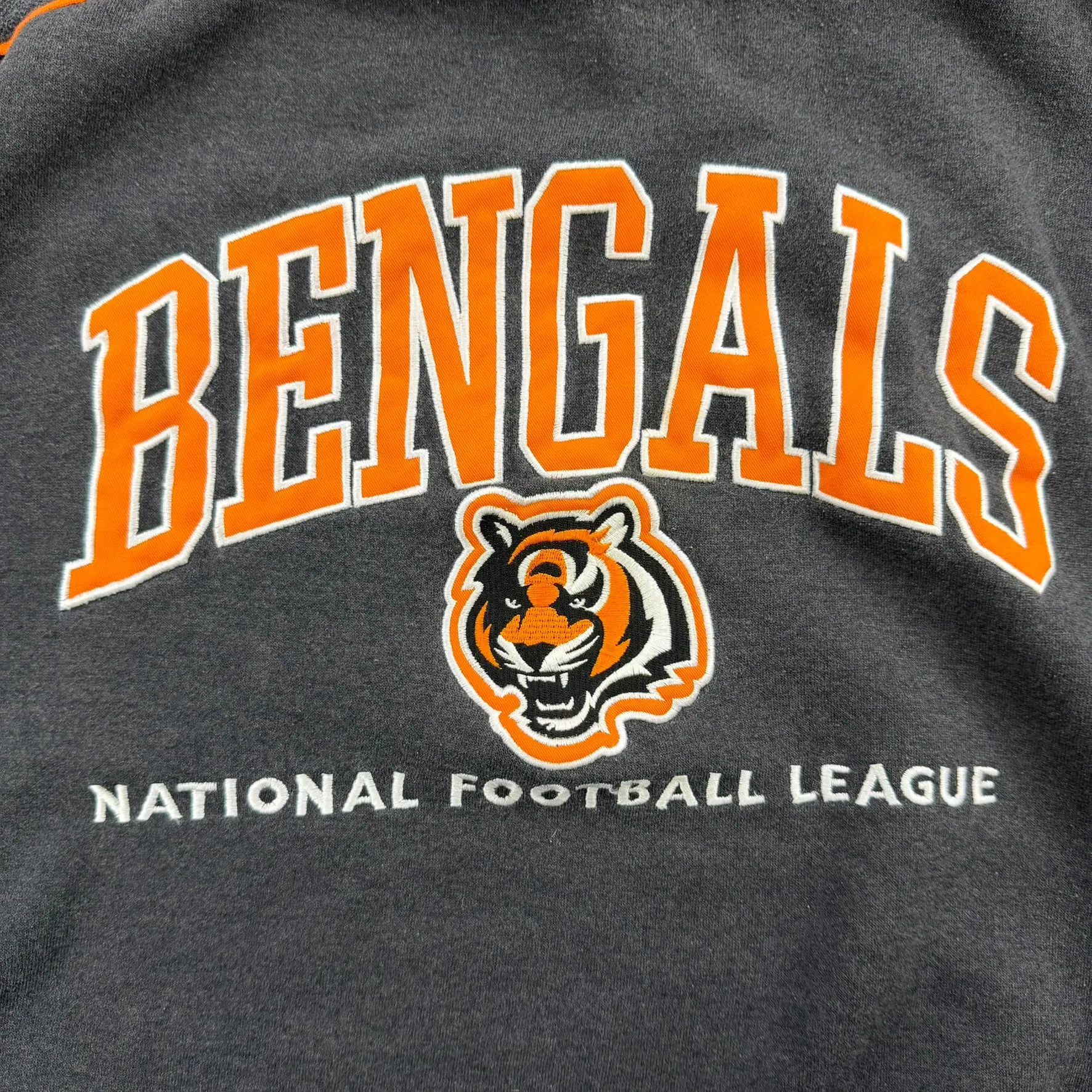 J- Vintage Cincinnati Bengals NFL Lee Embroidered Logo Crewneck - 2XL sold by HG Vintage product image thumbnail 2