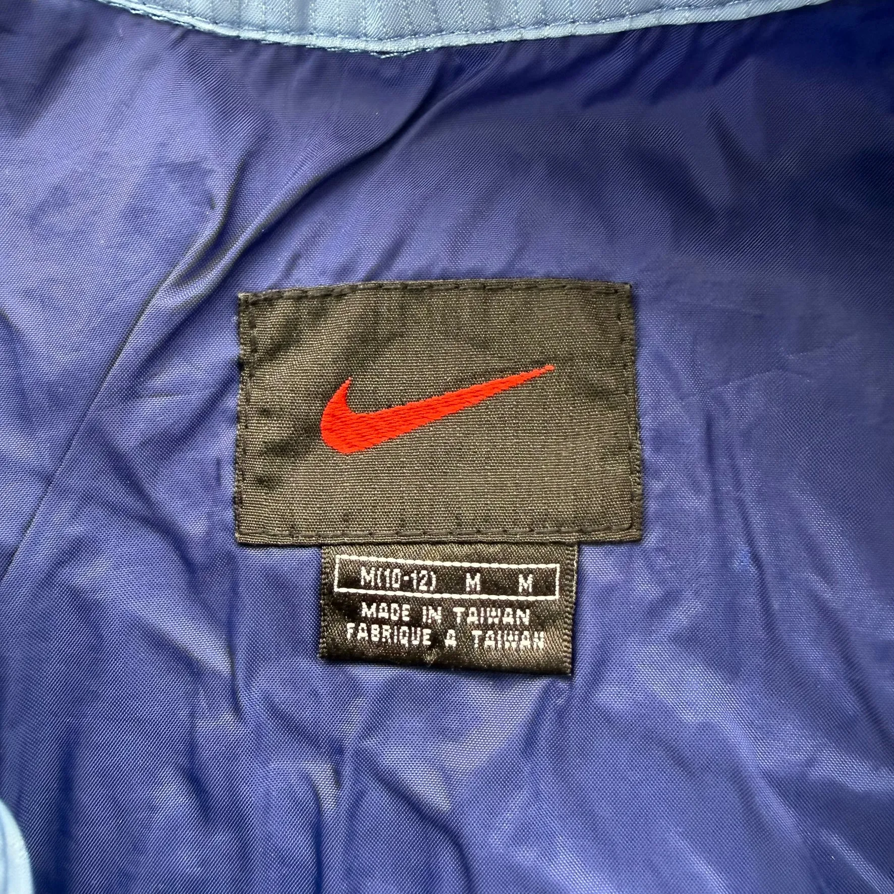 J- Vintage Nike Embroidered Text Zip Up Lightweight Jacket - M sold by HG Vintage product image thumbnail 3
