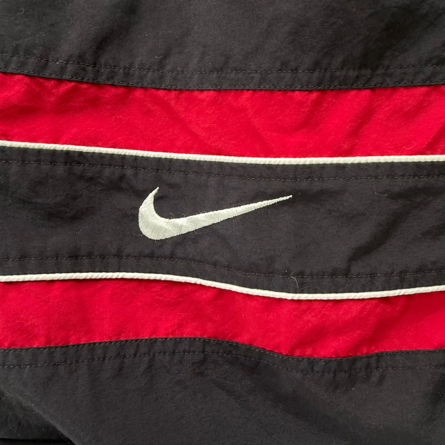 J- Vintage Nike Black/Red Anorak Pullover Lightweight Jacket - 2XL sold by HG Vintage product image thumbnail 2