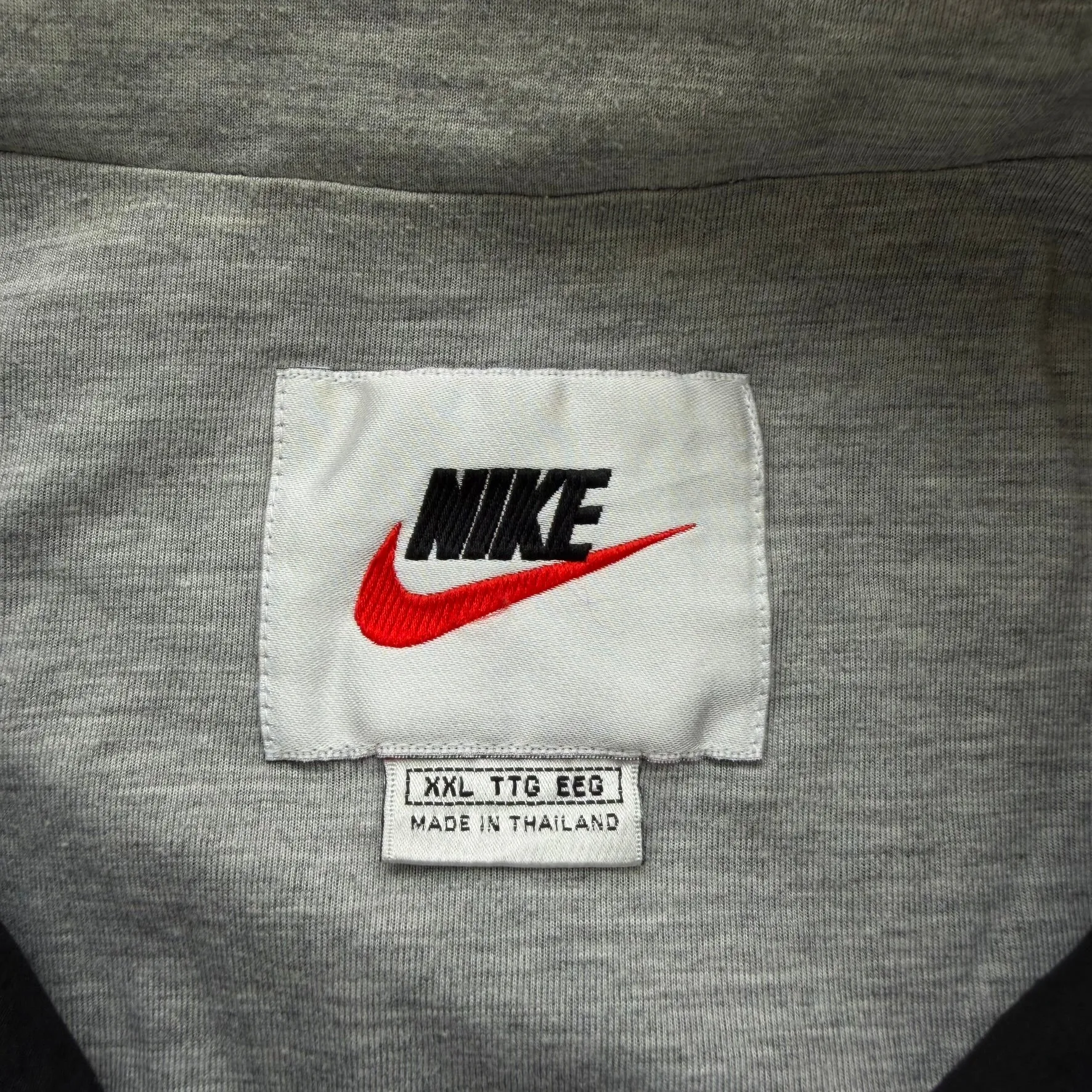 J- Vintage Nike Black/Red Anorak Pullover Lightweight Jacket - 2XL sold by HG Vintage product image thumbnail 3