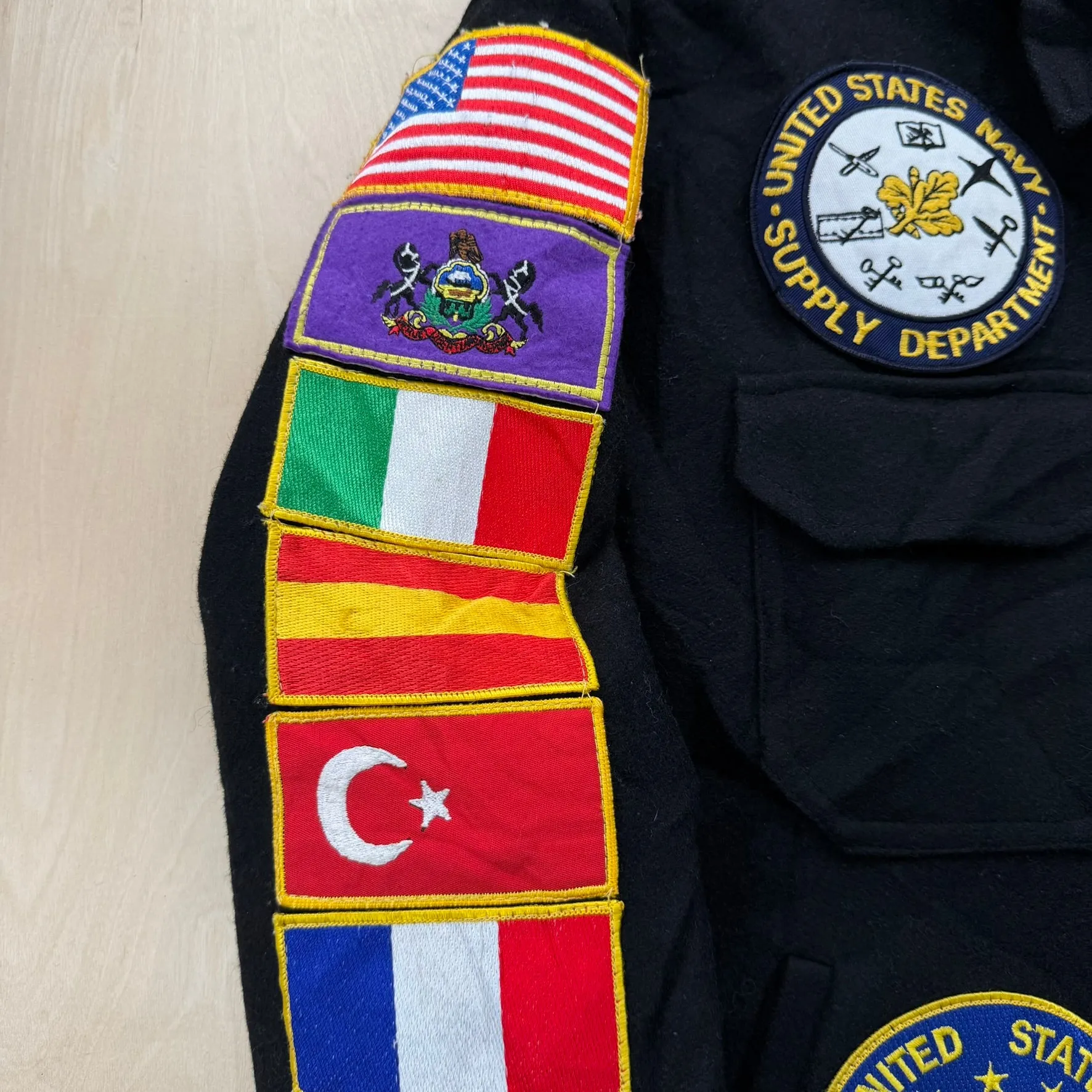J- Vintage '90-91 US Navy USS Inchon Patches Zip Up Jacket - L sold by HG Vintage product image thumbnail 2