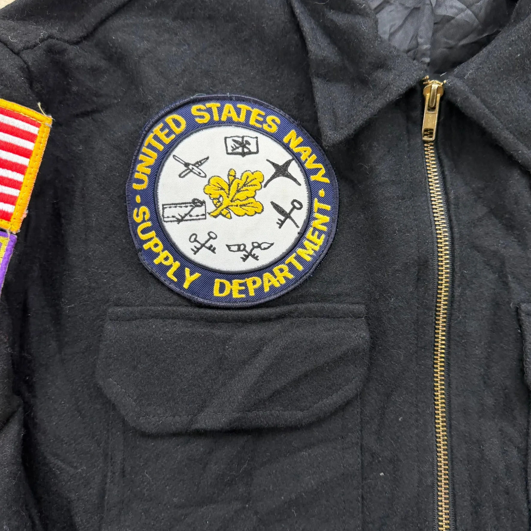 J- Vintage '90-91 US Navy USS Inchon Patches Zip Up Jacket - L sold by HG Vintage product image thumbnail 3