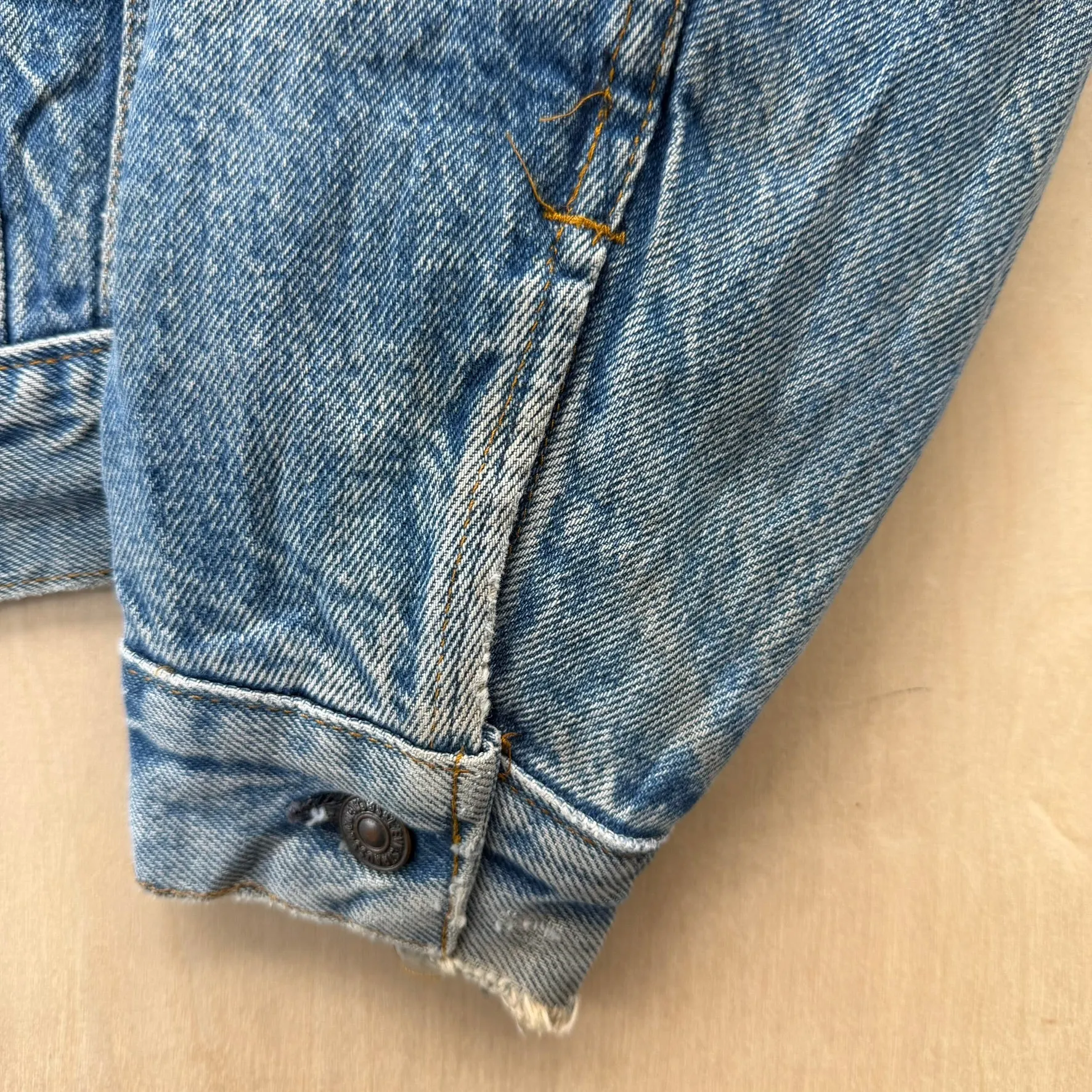 J- Vintage Levi's 80s Blanket Lined Made In USA Denim Jacket - 44 (L) sold by HG Vintage product image thumbnail 5