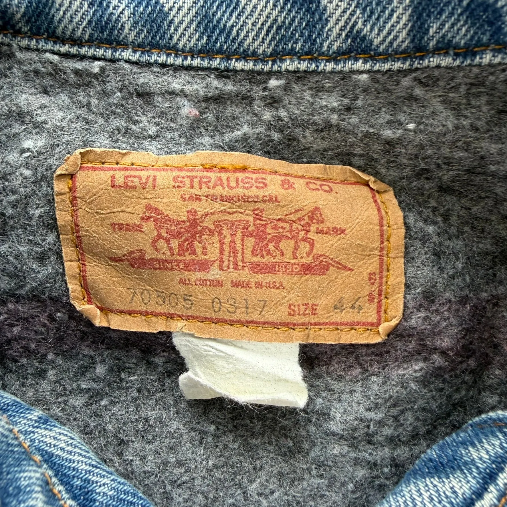 J- Vintage Levi's 80s Blanket Lined Made In USA Denim Jacket - 44 (L) sold by HG Vintage product image thumbnail 3