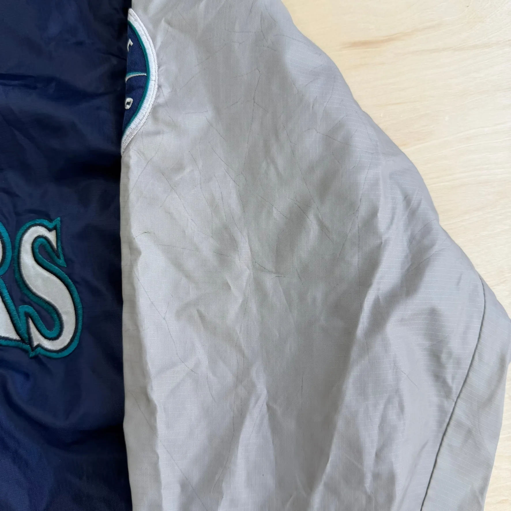 J- Vintage Seattle Mariners MLB Lightweight Anorak Hooded Windbreaker - L sold by HG Vintage product image thumbnail 5