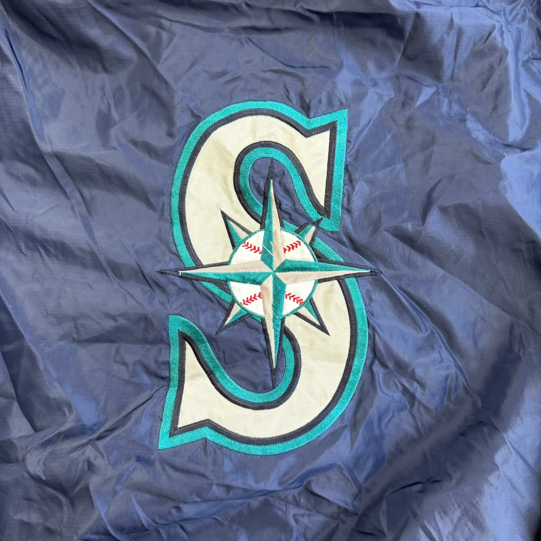 J- Vintage Seattle Mariners MLB Lightweight Anorak Hooded Windbreaker - L sold by HG Vintage product image thumbnail 4