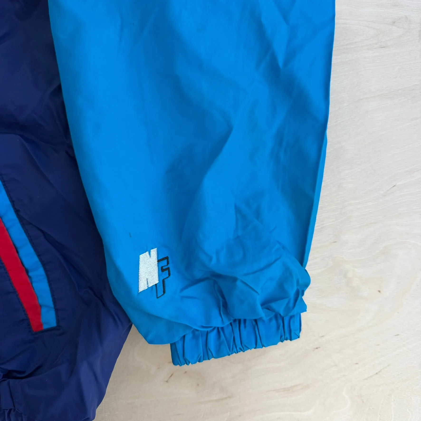 J- Vintage Toronto Blue Jays MLB New Face Lightweight Hooded Windbreaker - M sold by HG Vintage product image thumbnail 5