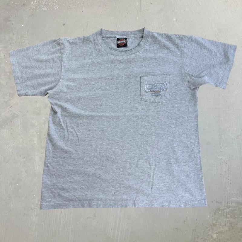 J- Vintage '05 Harley Davidson Tigard Oregon Graphic Made In USA Pocket Tee - L made by Harley-Davidson