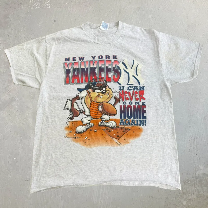 J- Vintage New York Yankees Tazmanian Devil Looney Tunes MLB Graphic Tee - XL made by HG Vintage