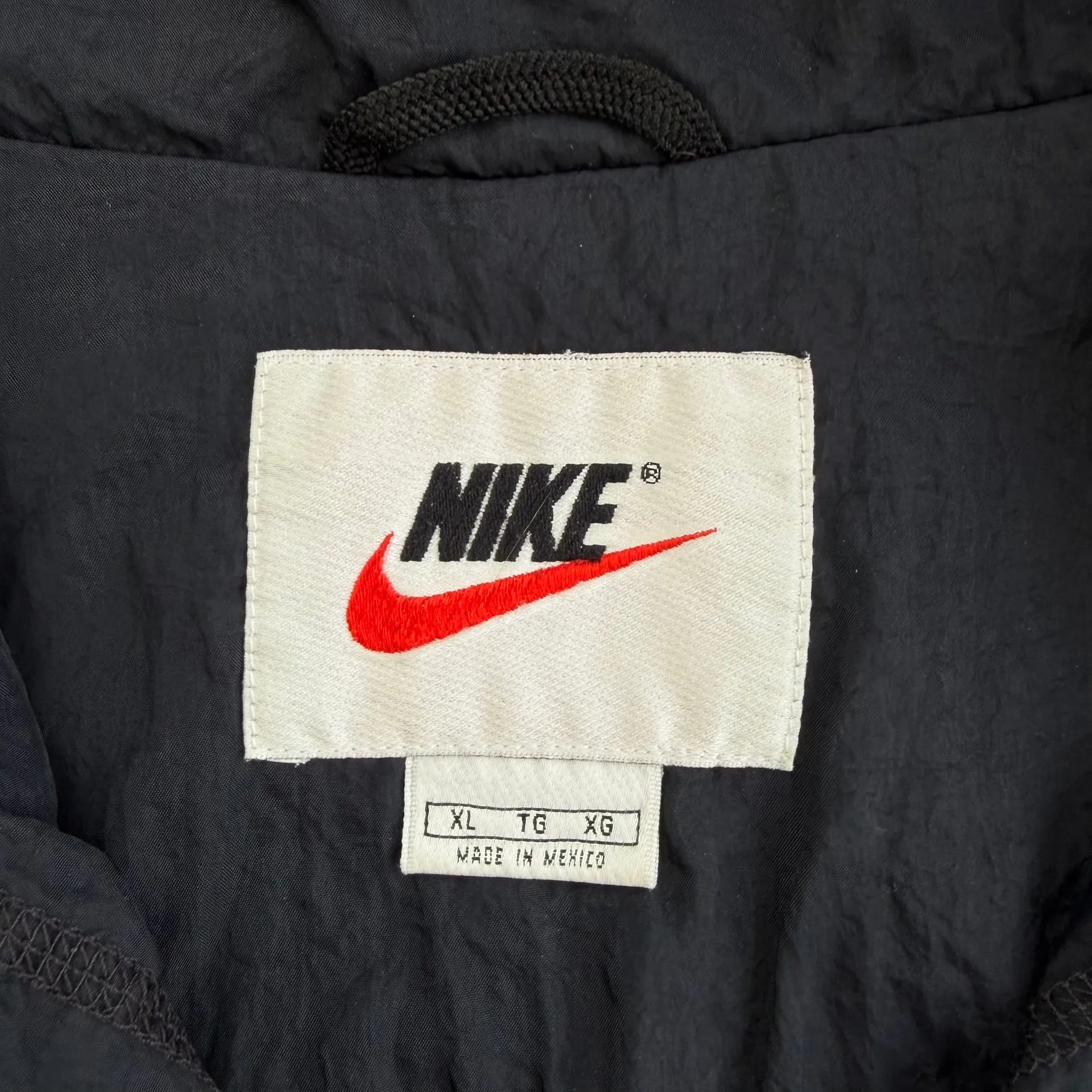 J- Vintage Nike Black Zip Up Lightweight Windbreaker - XL sold by HG Vintage product image thumbnail 4