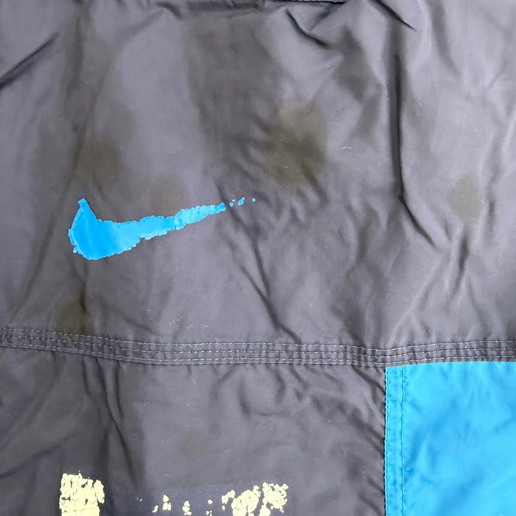 J- Vintage Nike Zip Up Blue/Navy Lightweight Windbreaker - XL sold by HG Vintage product image thumbnail 5