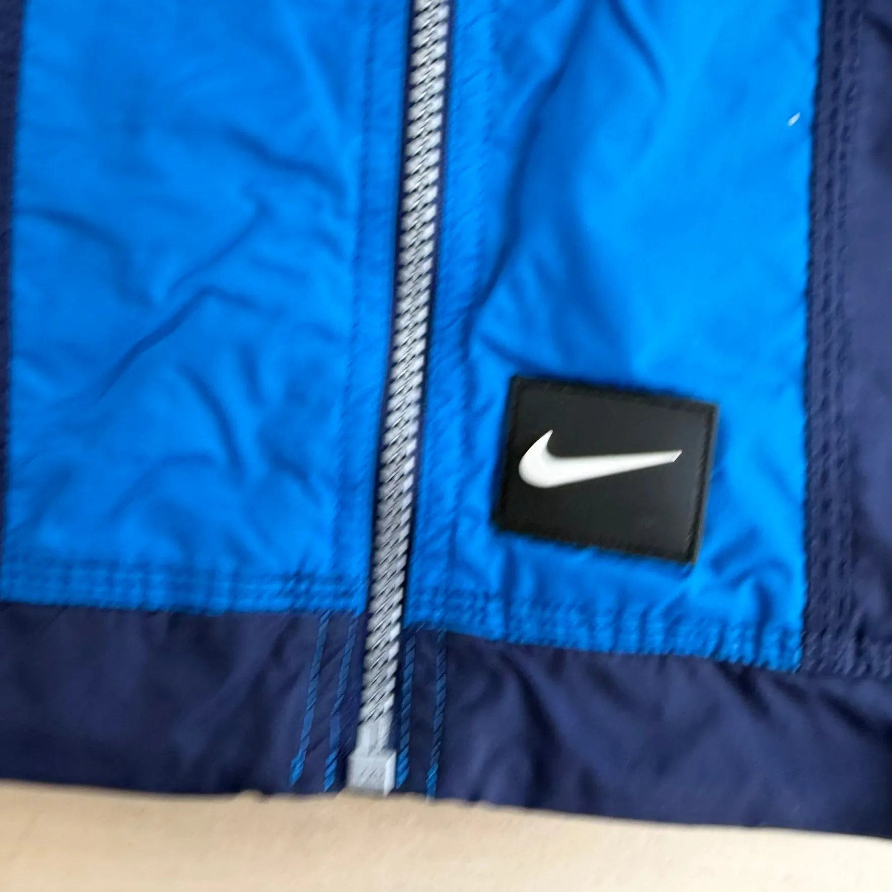 J- Vintage Nike Zip Up Blue/Navy Lightweight Windbreaker - XL sold by HG Vintage product image thumbnail 3