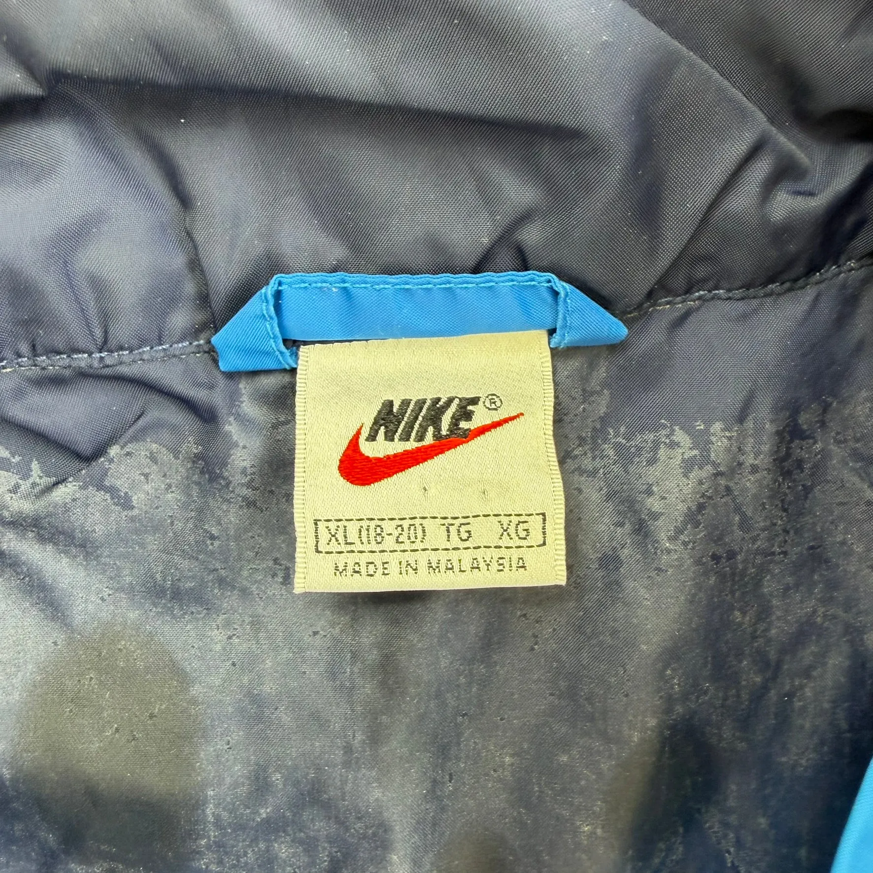 J- Vintage Nike Zip Up Blue/Navy Lightweight Windbreaker - XL sold by HG Vintage product image thumbnail 4