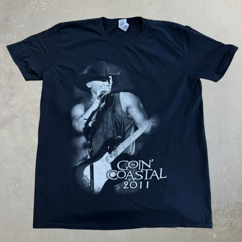 J- Vintage '11 Kenny Chesney Live At Lambeau Goin' Costal Tour Graphic Tee - L made by HG Vintage