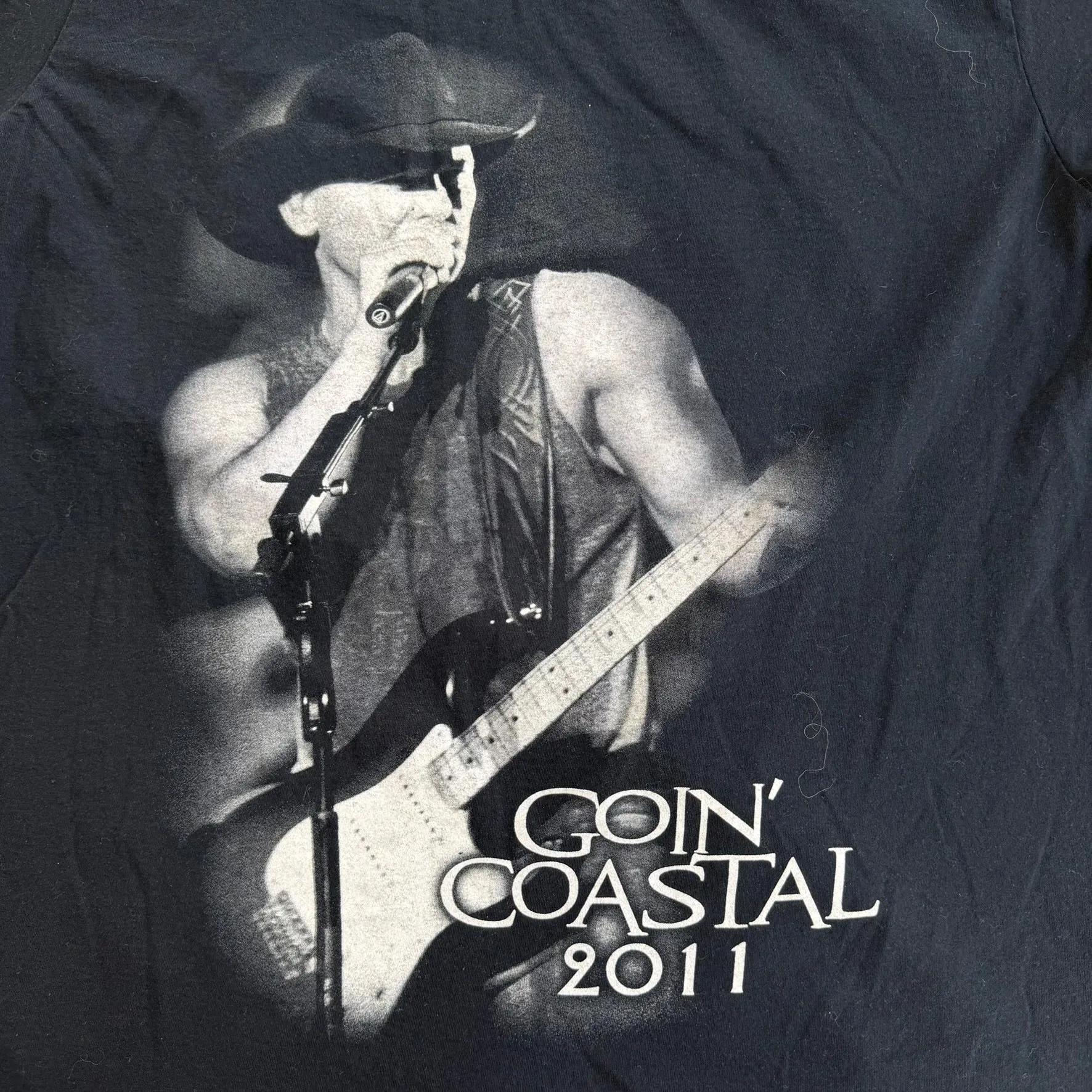 J- Vintage '11 Kenny Chesney Live At Lambeau Goin' Costal Tour Graphic Tee - L sold by HG Vintage product image thumbnail 2