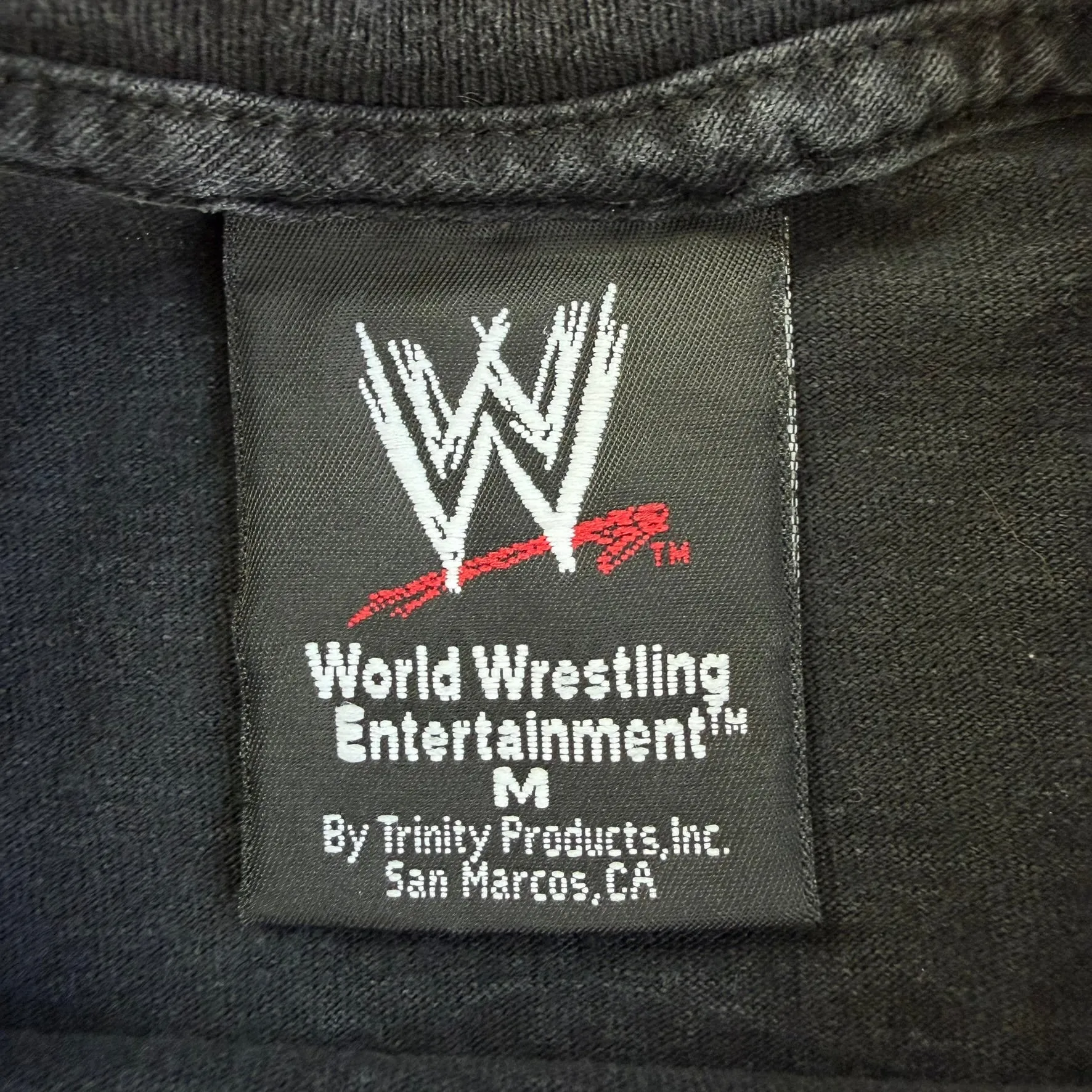 J- Vintage '04 WWE Raw & Smackdown Picture Graphic Tee - M sold by HG Vintage product image thumbnail 3