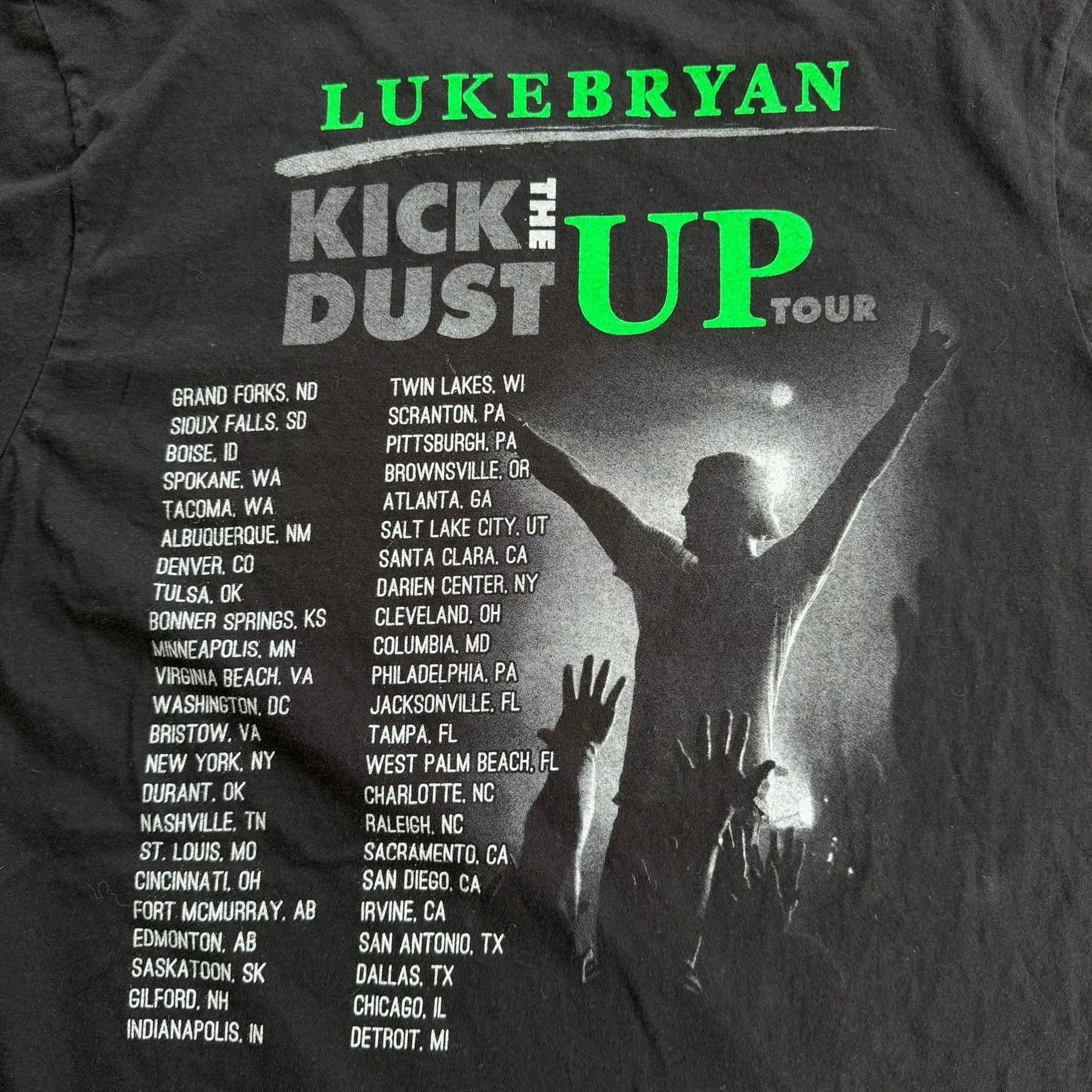 J- '15 Luke Bryan Kick The Dust Up Tour Picture Tee - L sold by HG Vintage product image thumbnail 4