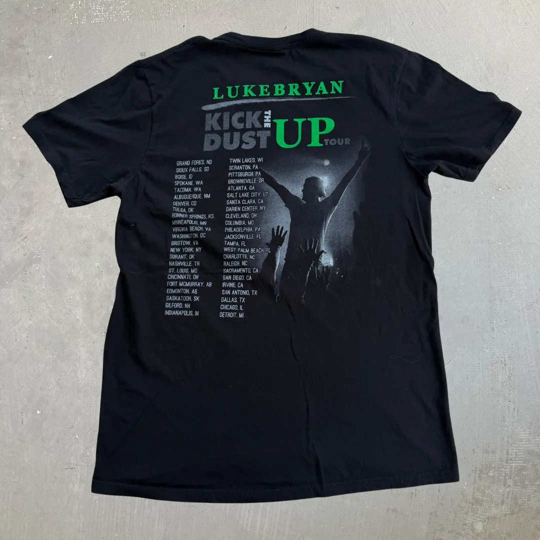 J- '15 Luke Bryan Kick The Dust Up Tour Picture Tee - L sold by HG Vintage product image thumbnail 2