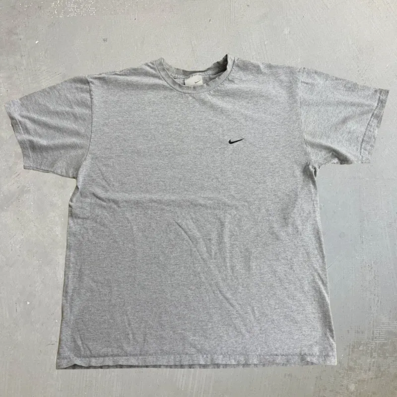 J- Vintage Nike Embroidered Chest Swoosh Tee - L made by HG Vintage