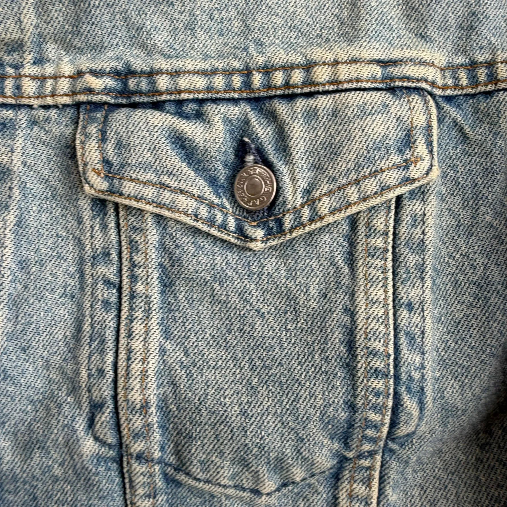 J- Vintage Gap Denim Trucker Denim Jacket - L sold by HG Vintage product image thumbnail 3