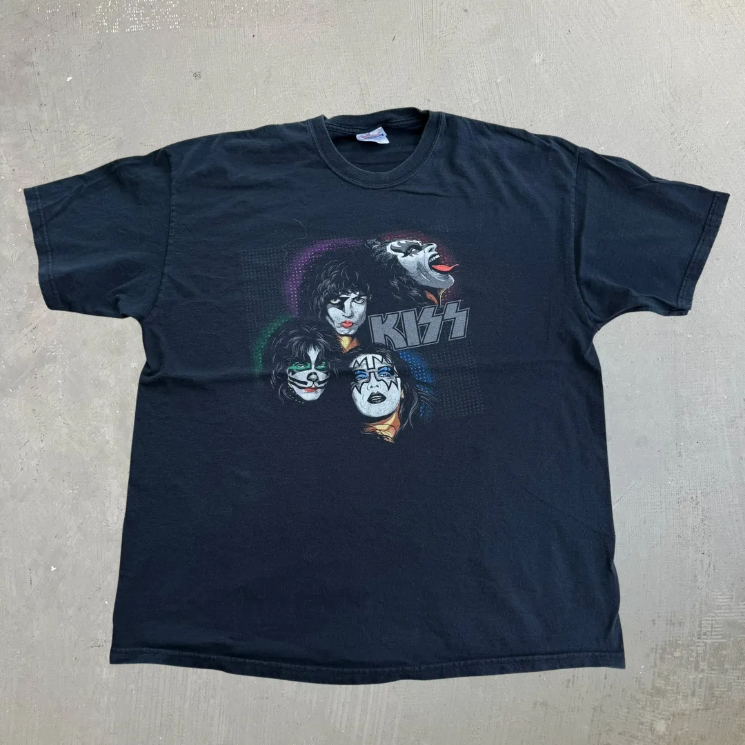 J- Vintage '08 Kiss Text & Graphic Hanes Heavyweight Tag Tee - XL sold by HG Vintage