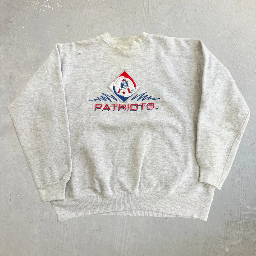 J- Vintage New England Patriot NFL Logo 7 Embroidered Logo Made In USA Crewneck - L sold by HG Vintage