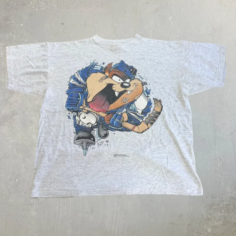 J- Vintage '95 Looney Tunes Tazmanian Devil Hockey Graphic Single Stitch Tee - XL made by HG Vintage