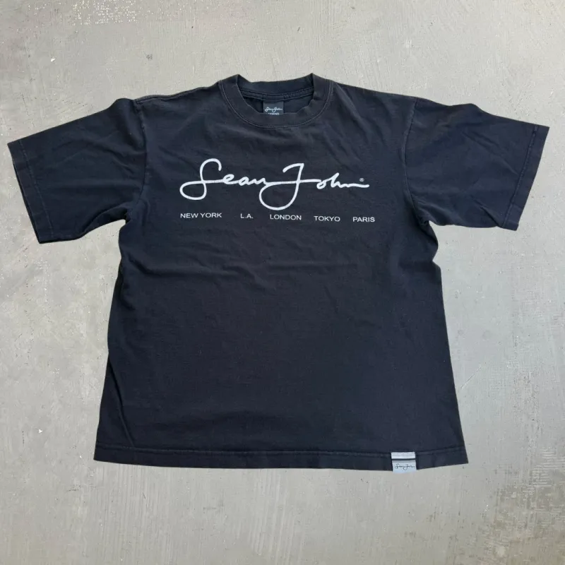 J- Vintage Sean John Logo Cursive Text Tee - M made by HG Vintage