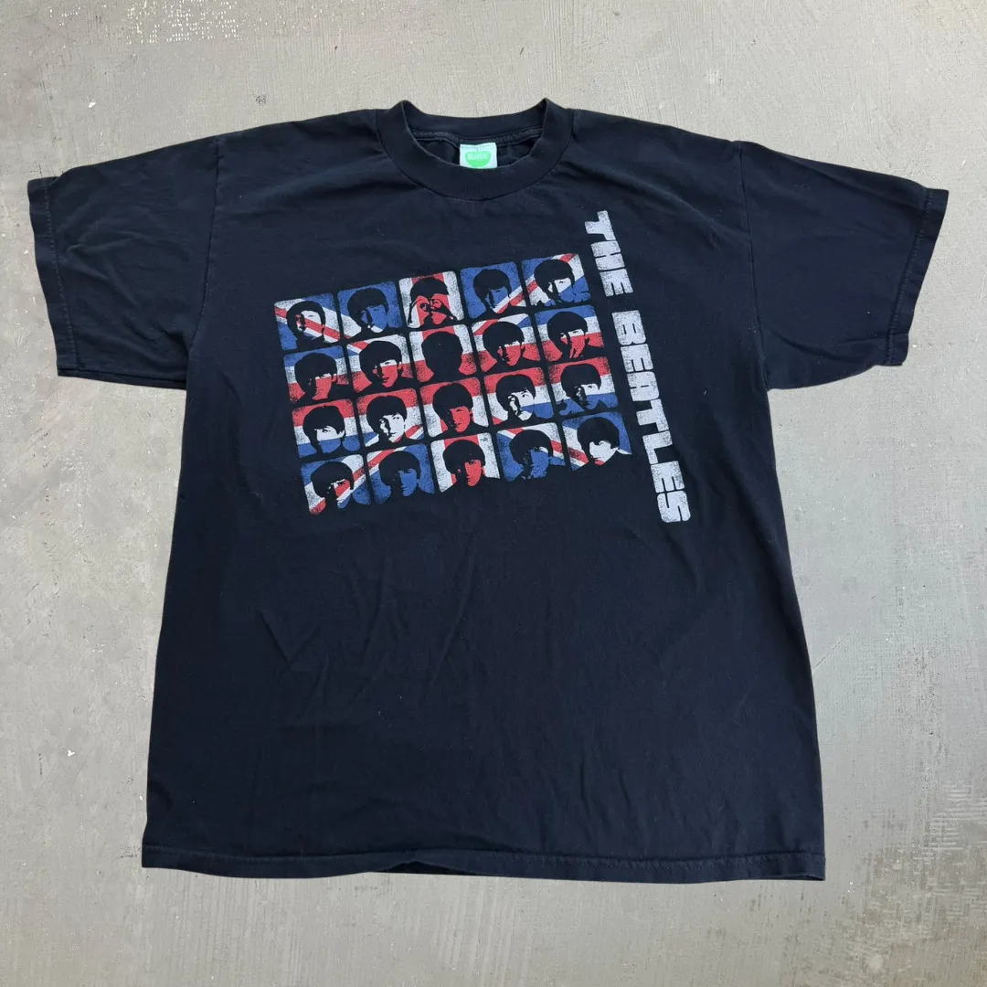 J- Vintage '05 The Beatles UK Flag Graphic & Text Tee - L sold by HG Vintage