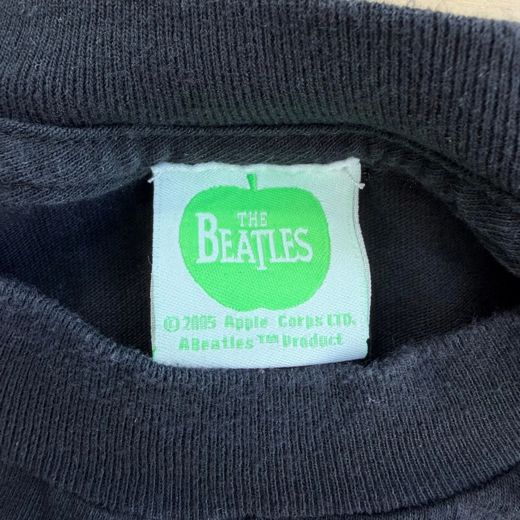 J- Vintage '05 The Beatles UK Flag Graphic & Text Tee - L sold by HG Vintage product image thumbnail 3
