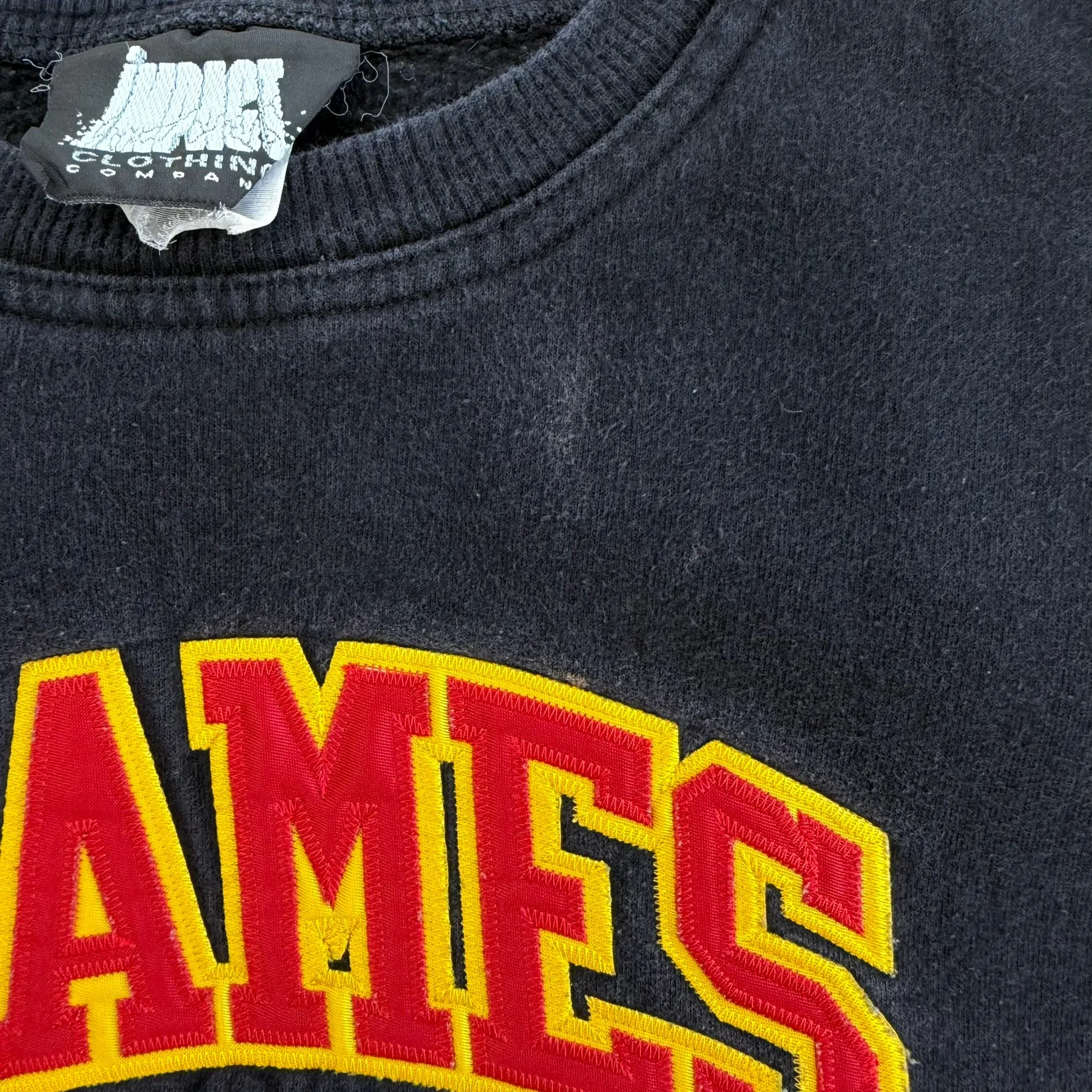 J- Vintage Calgary Flames Embroidered Logo & Text Crewneck - XL sold by HG Vintage product image thumbnail 4