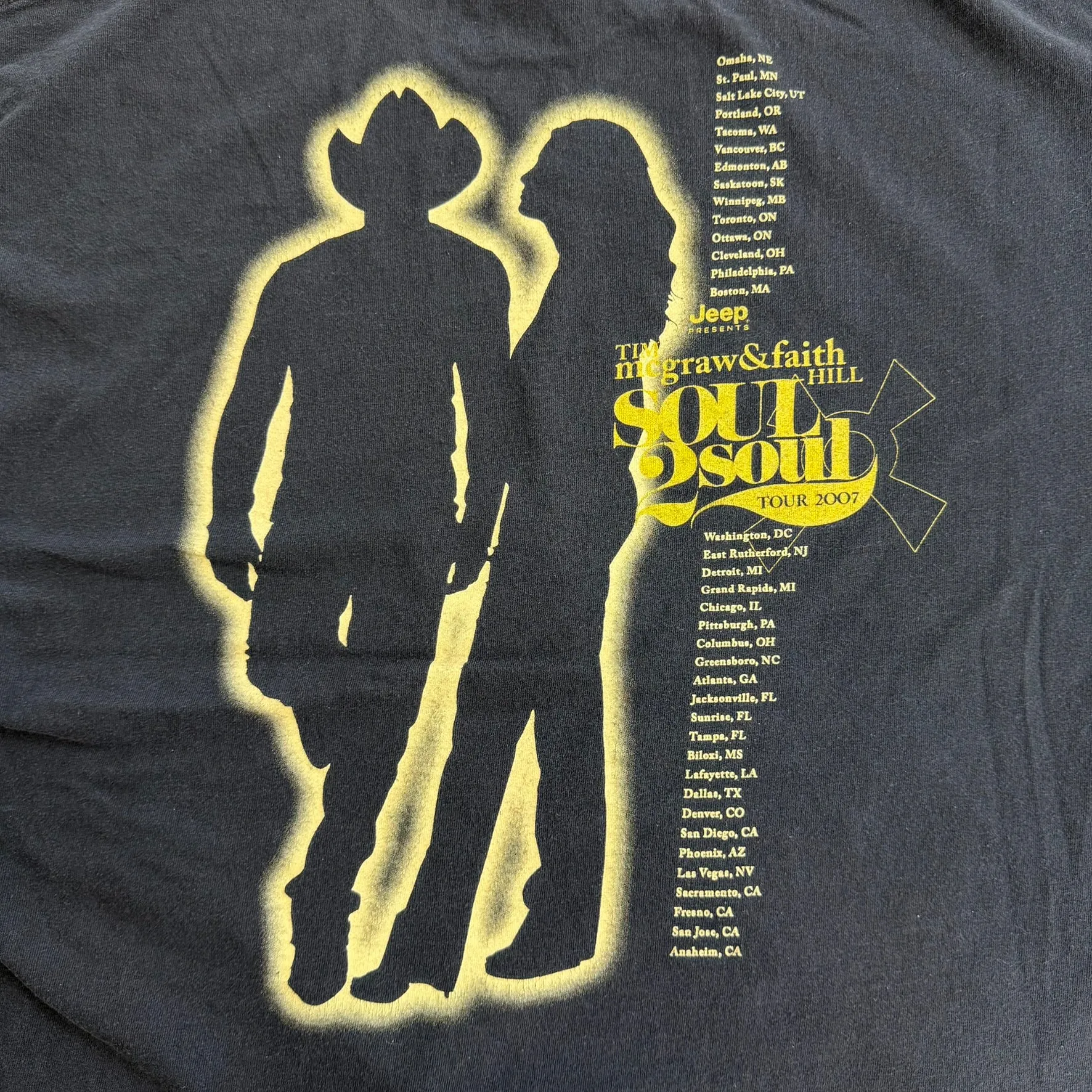 J- Vintage '07 Tim McGraw & Faith Hill Soul2Soul Tour Picture Tee - XL sold by HG Vintage product image thumbnail 4