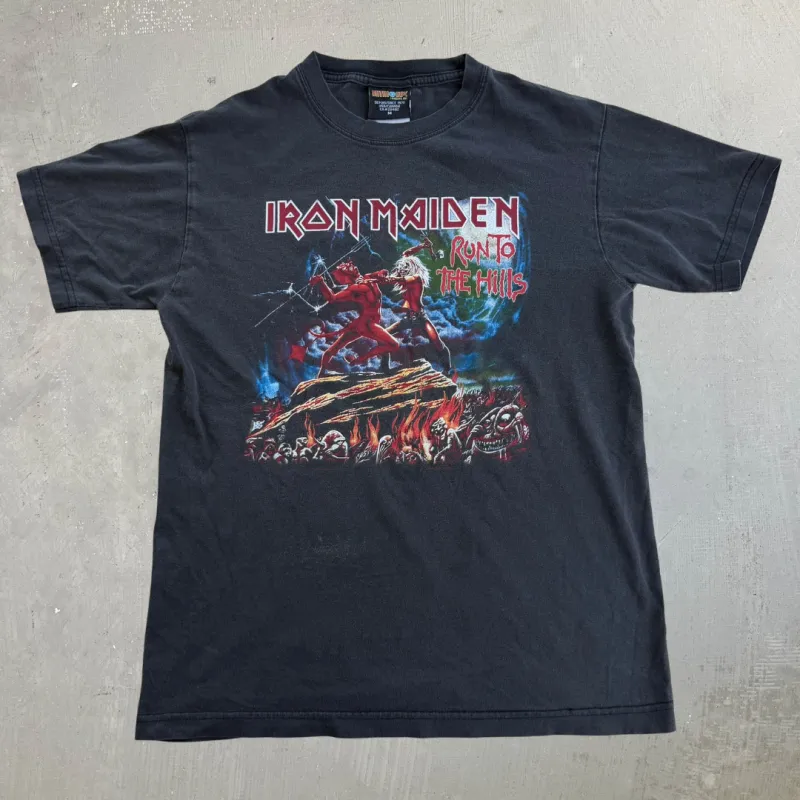 J- Vintage '06 Iron Maiden Artimonde Run To The Hills Graphic Tee - M made by HG Vintage